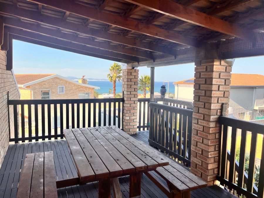 3 Bedroom Property for Sale in Wavecrest Eastern Cape